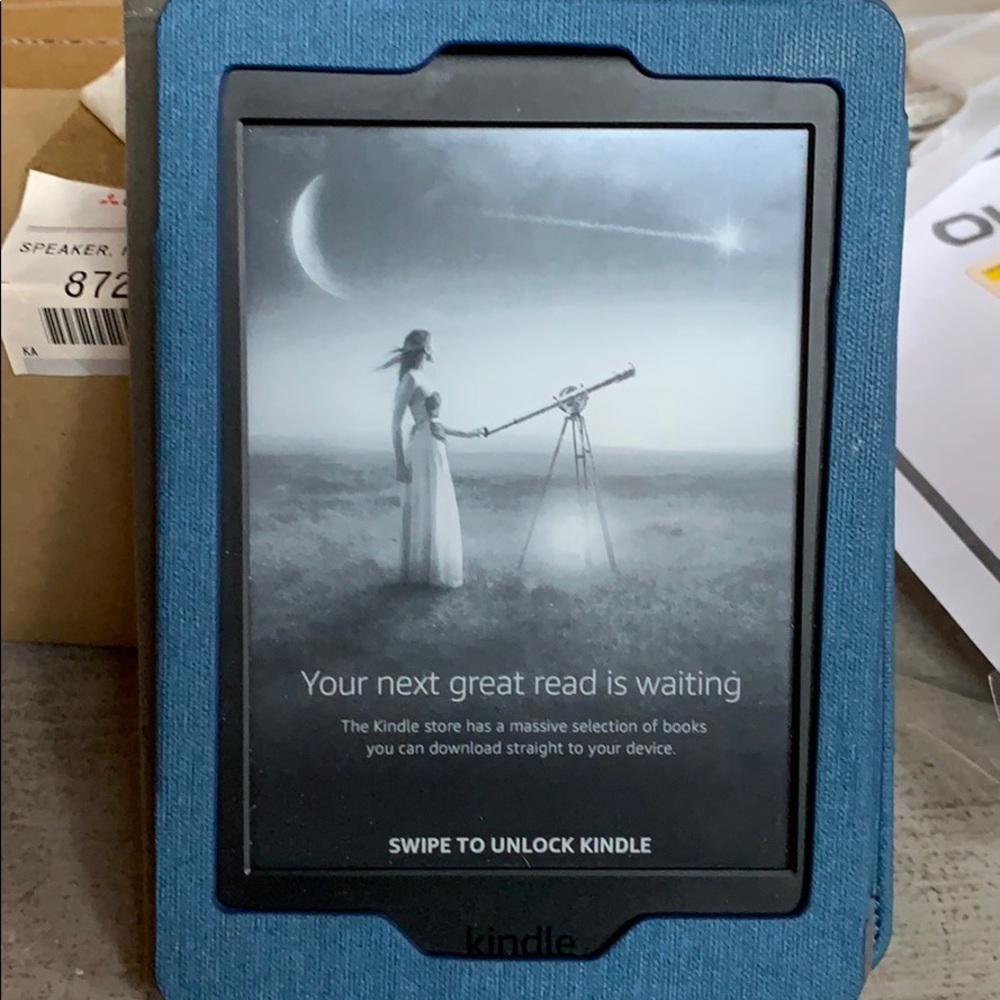Kindle Paper white 6” 4GB barley used with case